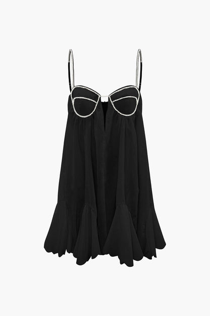 DALIA KLEID – ZARTES MINIKLEID MIT WELLENSAUM UND CHAIN-DETAIL
