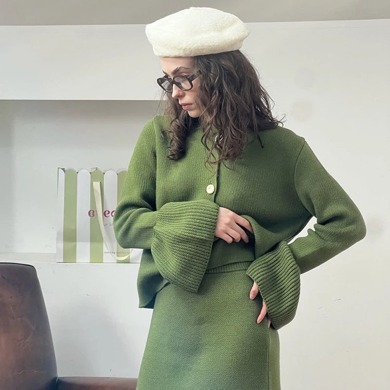 ELIANE STRICKJACKE MIT KNÖPFEN