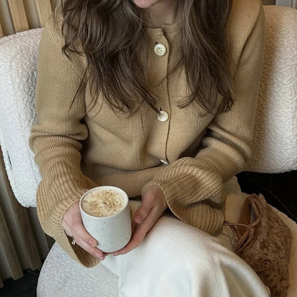 ELIANE STRICKJACKE MIT KNÖPFEN