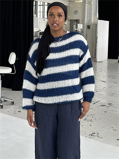 AMARA STRICKPULLOVER – OFF SHOULDER & STREIFEN-DESIGN