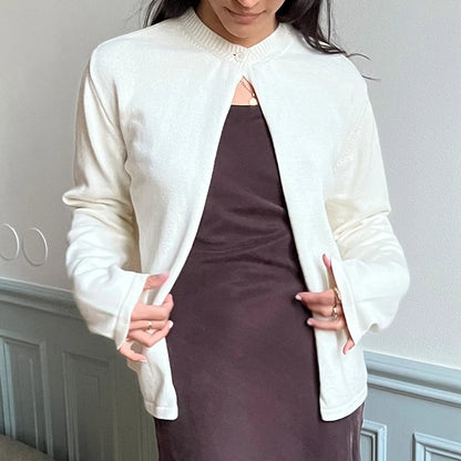 MAELLE STRICKJACKE – Y2K CARDIGAN MIT ONE-BUTTON DESIGN