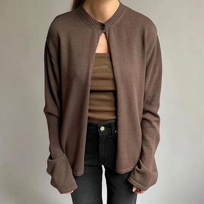 MAELLE STRICKJACKE – Y2K CARDIGAN MIT ONE-BUTTON DESIGN