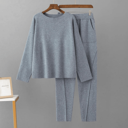 NORA – GEMÜTLICHES SWEATER-SET AUS STRICK MIT LOCKEREM SCHNITT