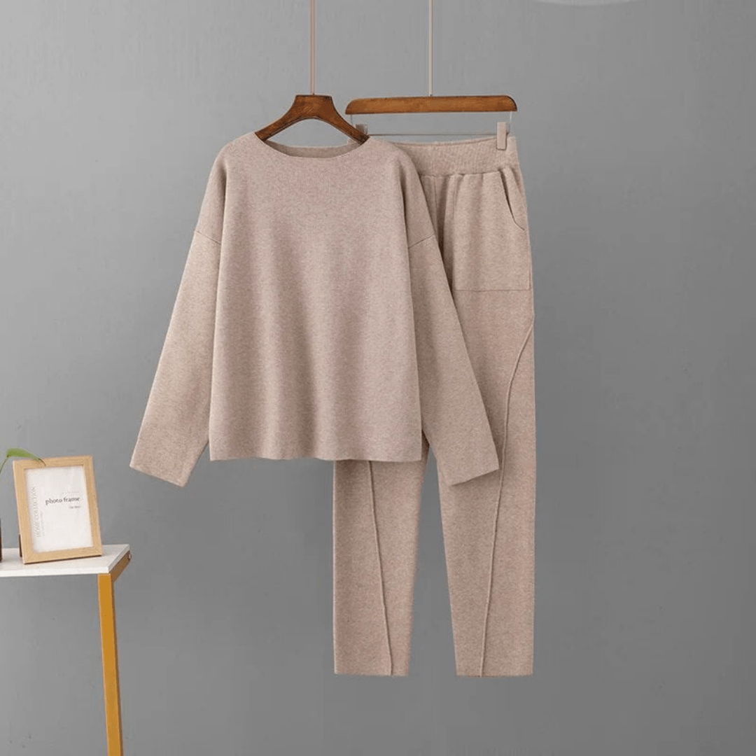 NORA – GEMÜTLICHES SWEATER-SET AUS STRICK MIT LOCKEREM SCHNITT