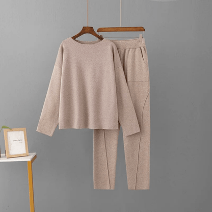 NORA – GEMÜTLICHES SWEATER-SET AUS STRICK MIT LOCKEREM SCHNITT