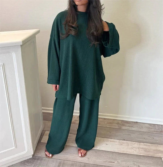 MIRELLA LOUNGEWEAR-SET – DAMEN-LOUNGEWEAR-SET MIT MODERNER GERIPPTER STRUKTUR FÜR EINEN TRENDIGEN LOOK