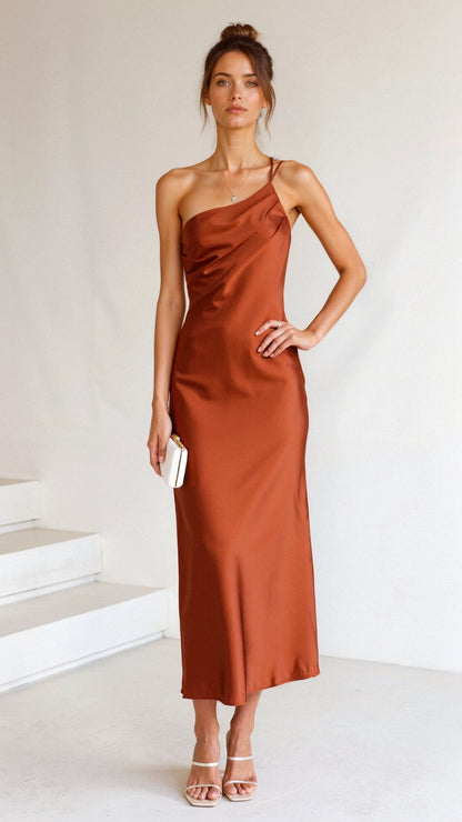 LOUISE | ONE-SHOULDER MIDIKLEID MIT ASYM­METRISCHER ELEGANZ