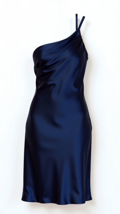 LOUISE | ONE-SHOULDER MIDIKLEID MIT ASYM­METRISCHER ELEGANZ